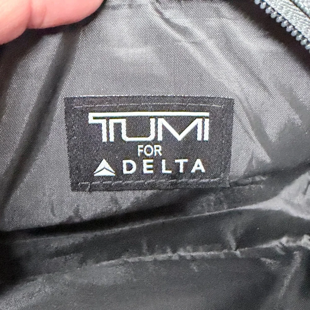 Tumi Toiletry Pouch Unisex OS Gray Travel Case Delta Airline Ballistic Nylon Zip